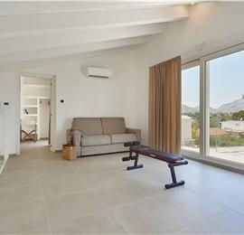 4 bedroom villa with pool, Castellammare del Golfo, sleeps 8-10